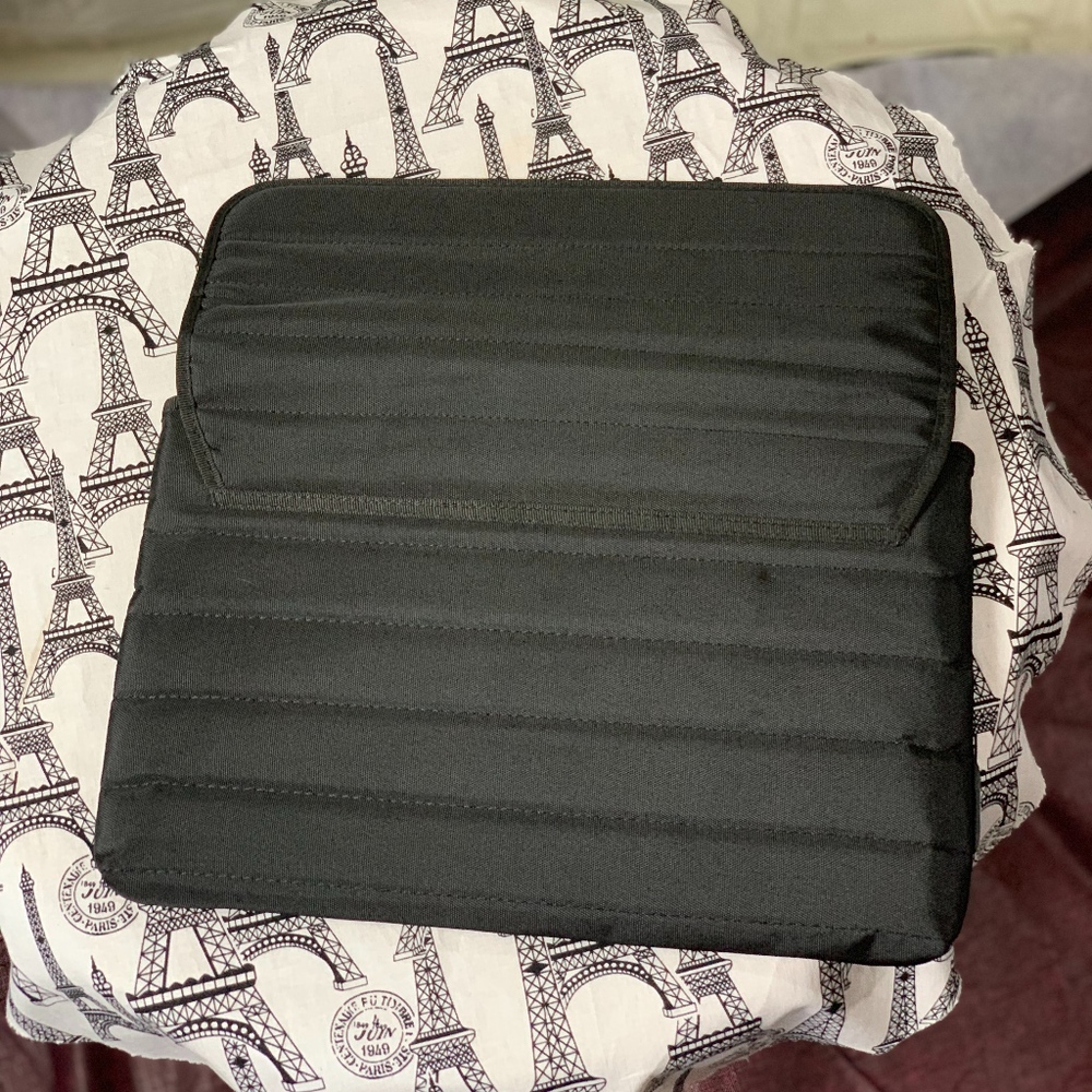 Incipio San Francisco  padded tablet sleeve NWOT - Picture 3 of 4